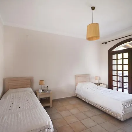 Sleeps 8 Pool Air Con Wifi Villa *