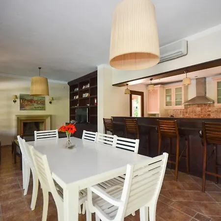 Sleeps 8 Pool Air Con Wifi Villa Bitez