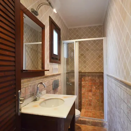 Sleeps 8 Pool Air Con Wifi Bitez