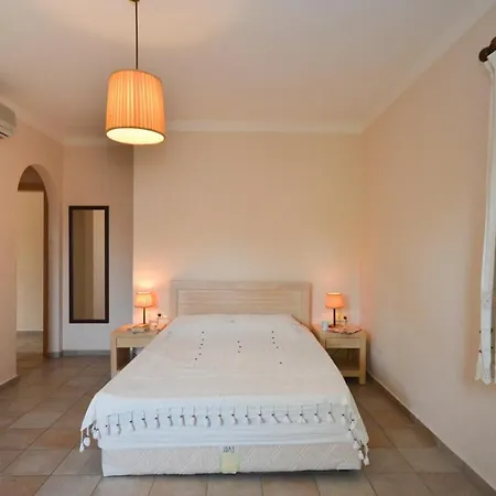 Sleeps 8 Pool Air Con Wifi Villa
